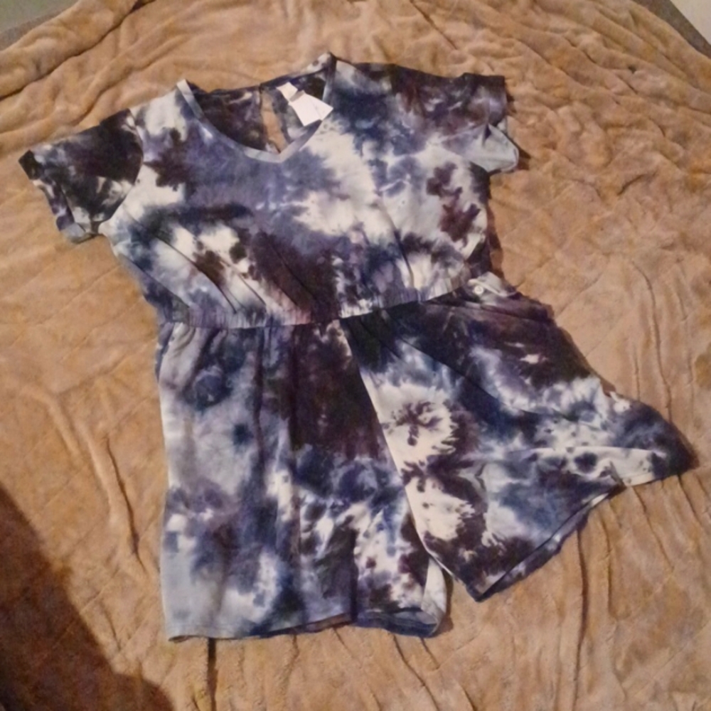 Black and white jumper / romper